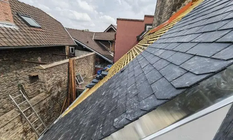 Prix toiture ardoise : comprenez les coûts et évitez les surprises