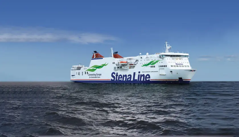 Prom Stena Line na morzu. Jego imponujące wymiary pozwalają na przewóz wielu pasażerów i pojazdów.