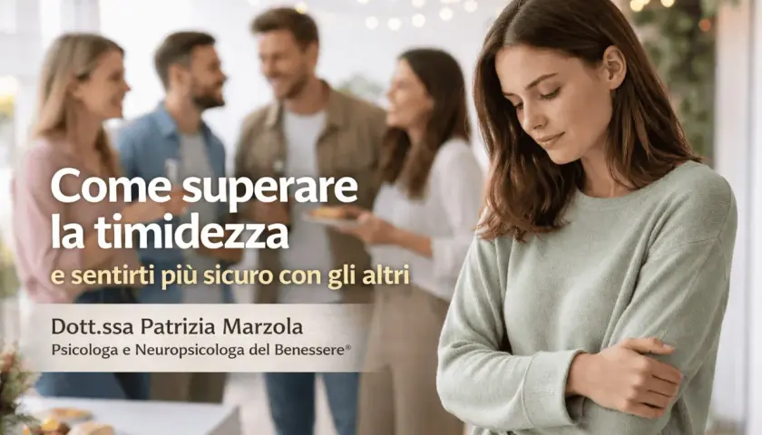 Una donna timida si sente isolata mentre altri conversano. Impara come superare la timidezza e sentirti più sicuro con gli altri.