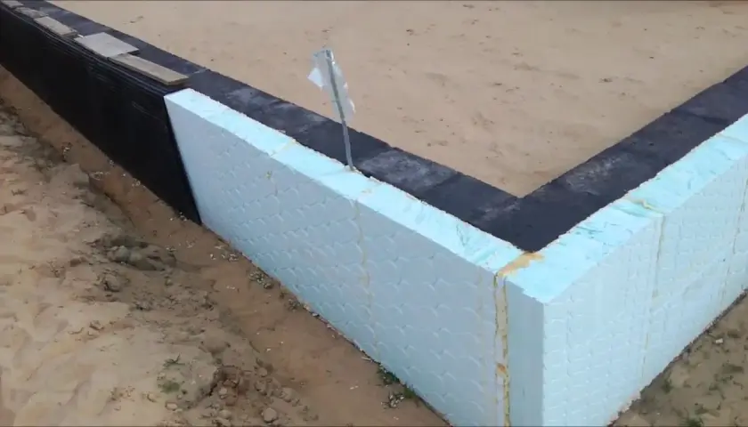 Jaki styrodur na fundamenty? Wybierz najlepszy materiał izolacyjny