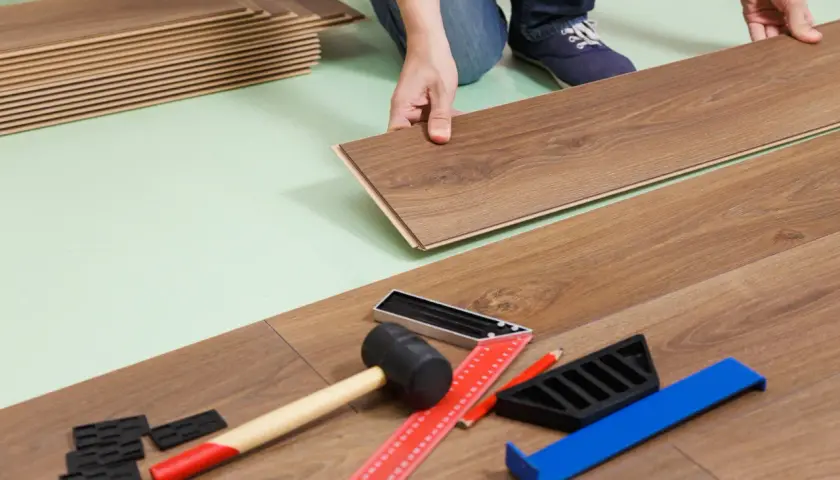 Ułóż panele jak pro: Poradnik DIY, uniknij 7 błędów!