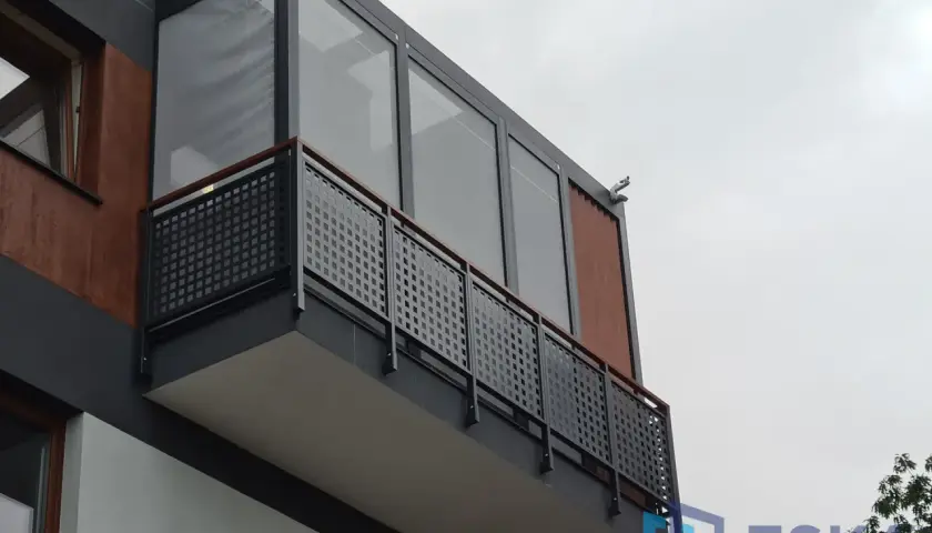 Jak zabudować barierki na balkonie w bloku? Przepisy, materiały, DIY