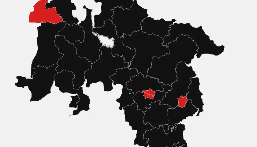 Karte von Niedersachsen mit hervorgehobenen Wahlkreisen in Rot.