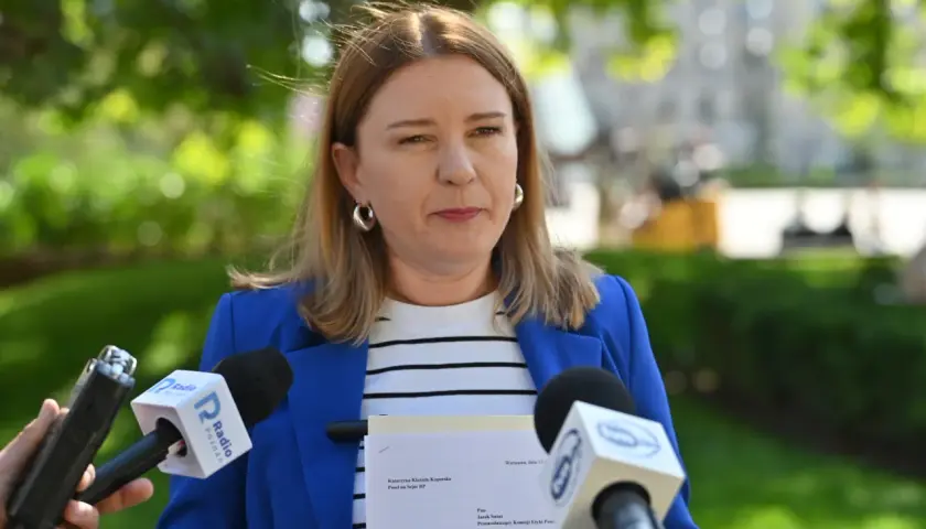 Katarzyna Kierzek-Koperska udziela wywiadu przed komisją etyki poselskiej.