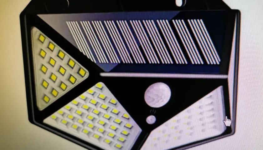 Nowoczesna lampka solarna z czujnikiem ruchu. Zastanawiasz się, dlaczego lampki solarne nie świecą? Sprawdź panel i baterię!