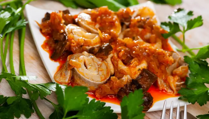 Kaszubskie śledzie z ze śliwką to must-try! Ujawniamy przepis!