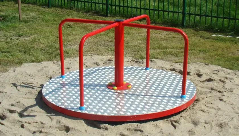 Ile kosztuje karuzela na plac zabaw? Ceny, które mogą zaskoczyć