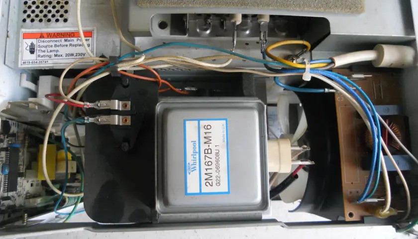 Mikrofala nie działa? Wymień bezpiecznik bezpiecznie! Poradnik DIY