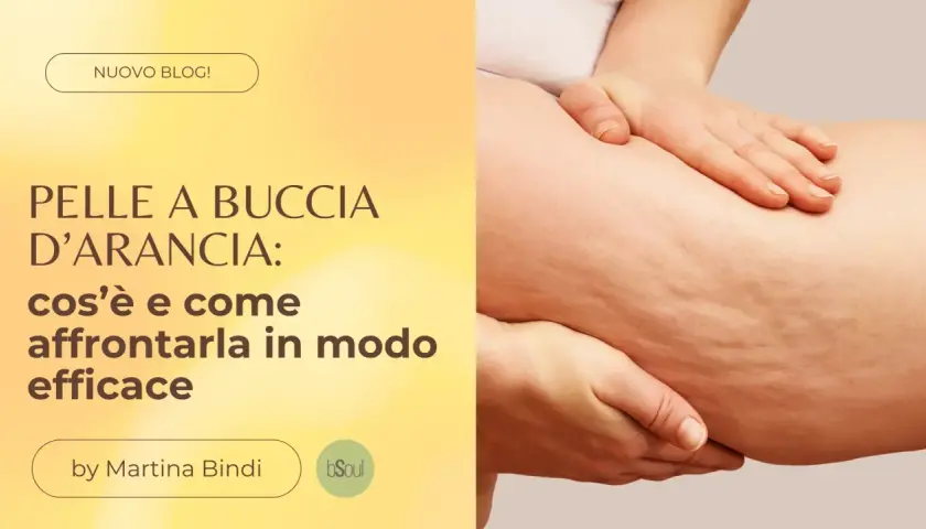 Mano che accarezza la pelle a buccia d'arancia, spiegando la differenza tra buccia d'arancia e cellulite.