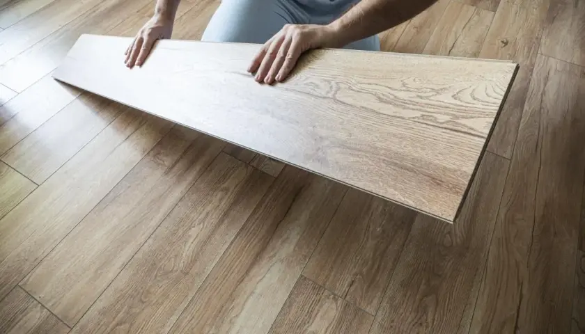 Panele winylowe czy laminowane? Wybierz idealną podłogę!