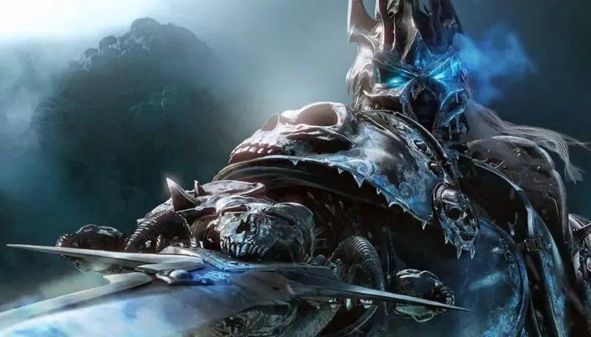 Mroczny Lich King w zbroi z czaszkami, z lodowym mieczem w dłoni, emanuje zimną mocą.