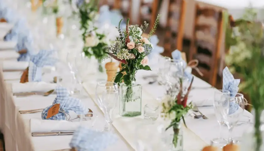 Ile dać do koperty na wesele solo? Kwoty i porady na 2026!