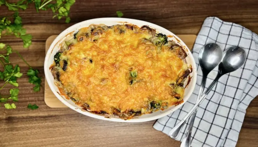 Zapiekanka z brokułami i pieczarkami: przepis jak z Kwestii Smaku