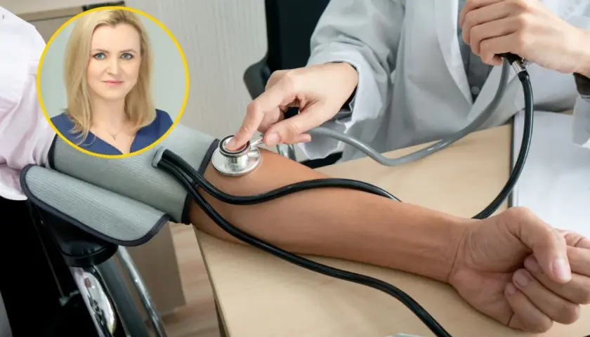 Lekarz mierzy ciśnienie krwi pacjentowi. W lewym górnym rogu zdjęcie kobiety.