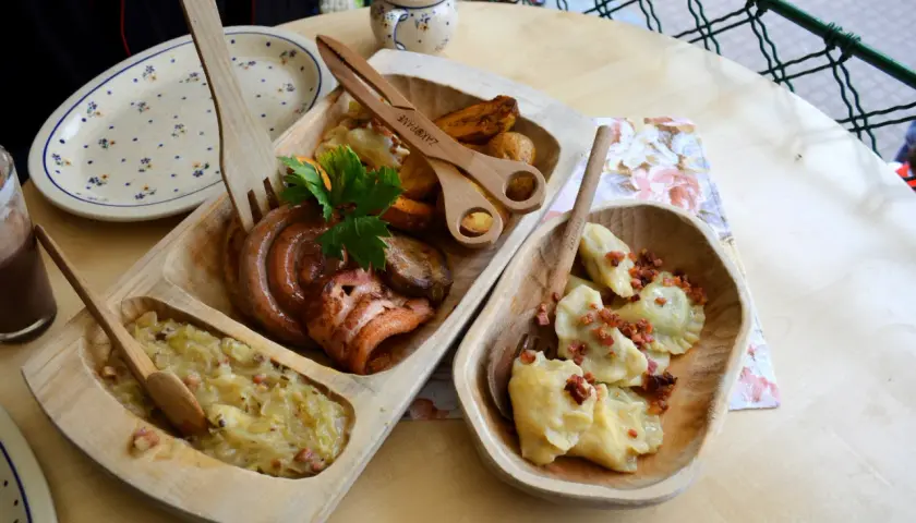 Gdzie zjeść baraninę w Zakopanem? Odkryj najlepsze restauracje
