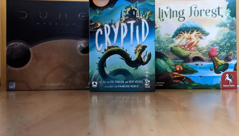 Drei Brettspiele: Dune: Imperium, Cryptid und Living Forest. Möglicherweise Teil einer Kennerspiel des Jahres Liste.