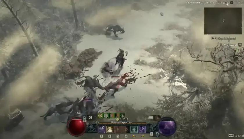 Gracz walczy z wilkami w mroźnym lesie, to scena z gry mmorpg. Krwawa walka i zimowa sceneria.