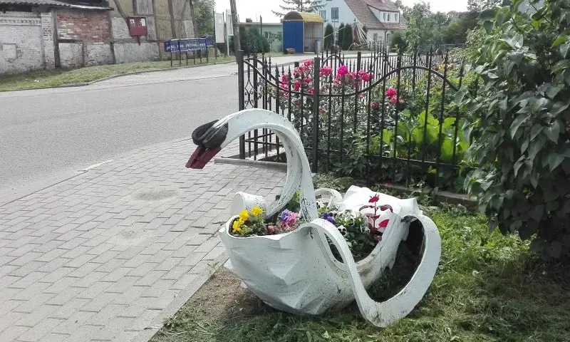 Jak zrobić łabędzia z opony - prosty sposób na piękną dekorację ogrodową