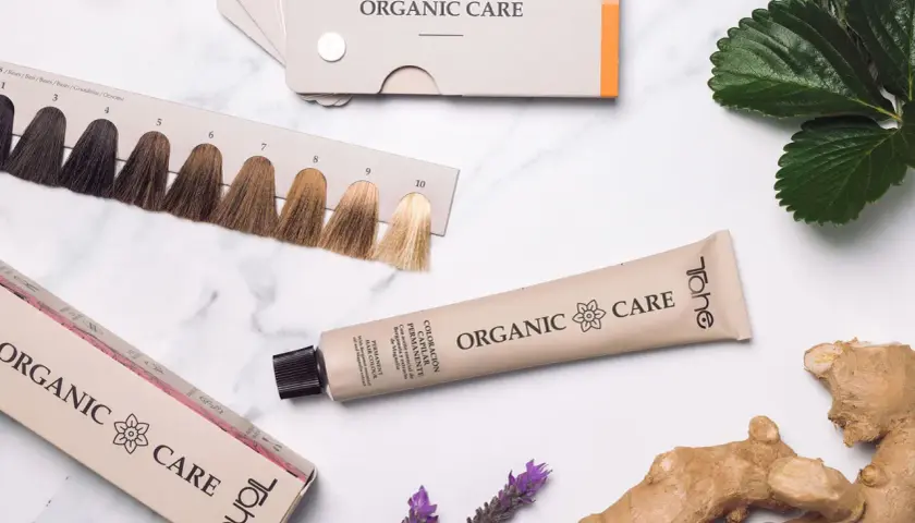 Paleta de tonos para la pigmentación del cabello, tubo de tinte y caja de "Organic Care" con ingredientes naturales.