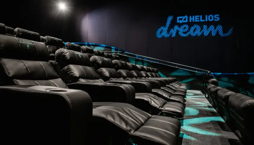 Komfortowe fotele kinowe Helios Dream. Zastanawiasz się, ile kosztuje cola w Heliosie?
