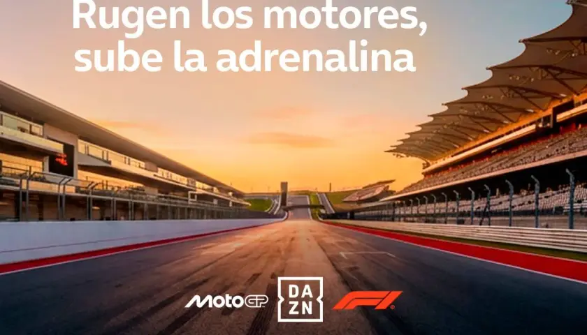 Pista de carreras al atardecer, con gradas y logos de MotoGP y DAZN. ¡Siente la adrenalina y descubre donde ver MotoGP!
