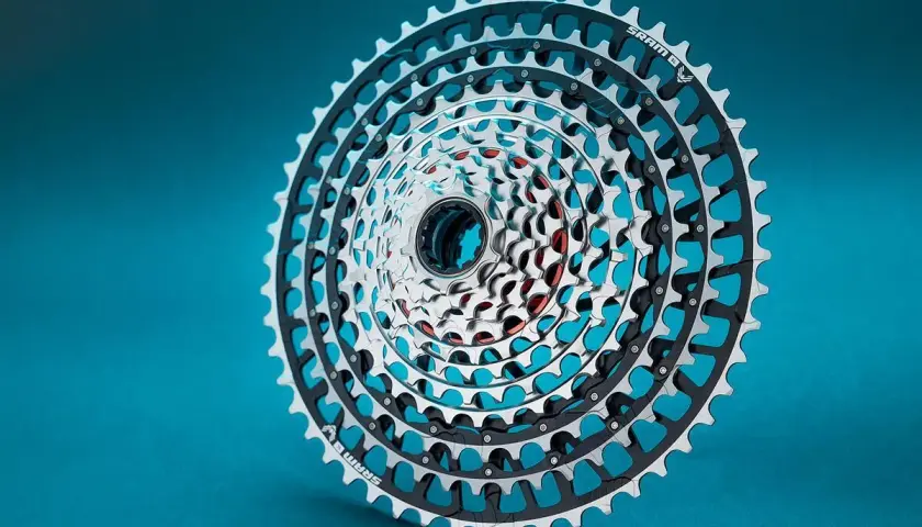 Wyrafinowana kaseta rowerowa SRAM, klucz do optymalnej tabeli przełożeń rowerowych.