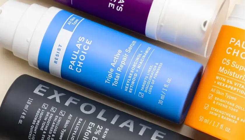 Hudvårdsprodukter med retinol och vitamin c. Paula's Choice serum och fuktkräm för en strålande hud.