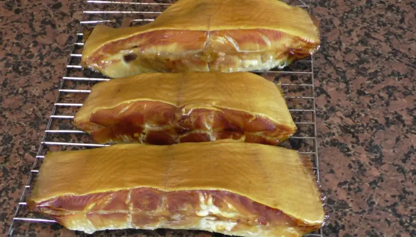 Halibut wędzony: Jak przygotować i podawać wędzoną rybę w prosty sposób
