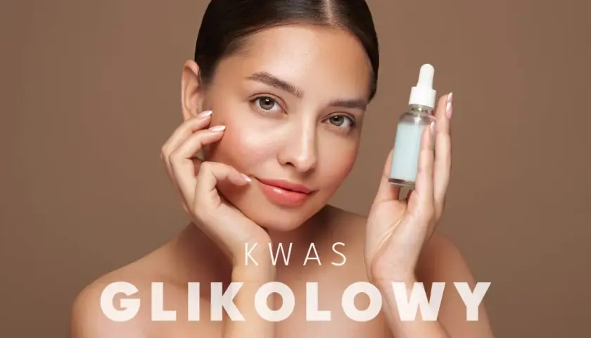 Kobieta z serum z kwasem glikolowym. Zastanawiasz się nad kwas glikolowy efekty uboczne?