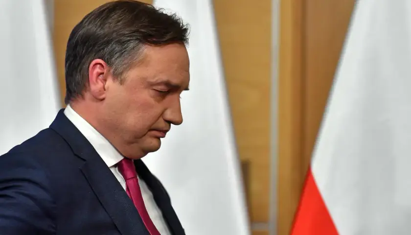 Portret polityka w garniturze, zamyślony. Jerzy Ziobro życiorys.