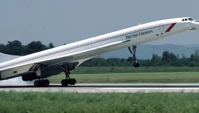 Concorde British Airways startuje, osiągając prędkość dźwięku.