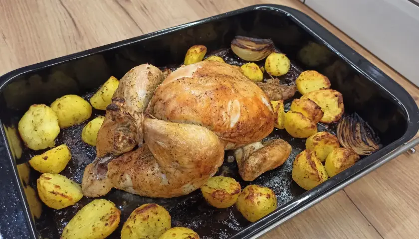 Ile piec kurczaka 2 kg, aby był soczysty i idealnie upieczony