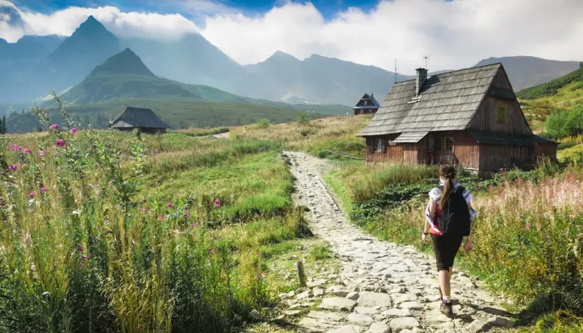 Polskie góry gdzie znaleźć najpiękniejsze szlaki i atrakcje