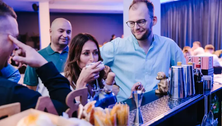 Jak stworzyć kreatywne menu drinków w barze, które zachwyci gości