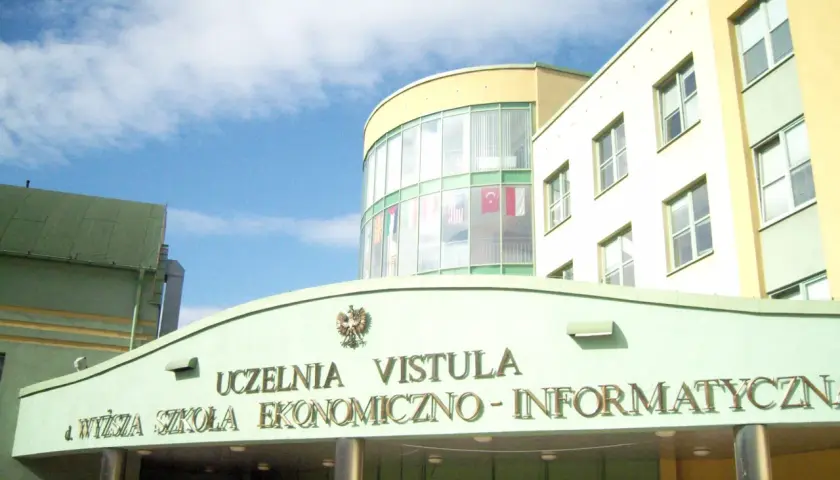 Uczelnia Vistula, gdzie zdobywa się wiedzę o finansach i biznesie. Opinie studentów są tu ważne.