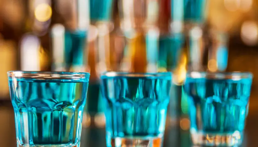 Kamikaze drink ile procent – poznaj różnice w zawartości alkoholu