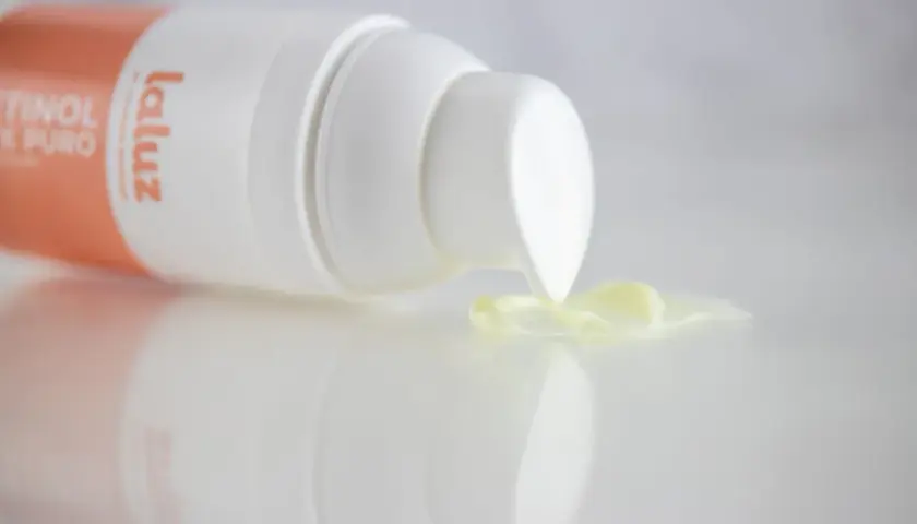 Crema con retinol puro de La Luz, ideal para rejuvenecer tu piel. Descubre para qué sirve el retinol y luce un cutis radiante.