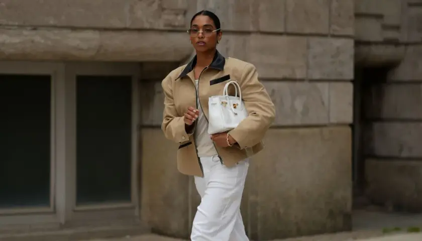 ¿Cómo combinar tu pantalón blanco urbano? Estilo todo el año