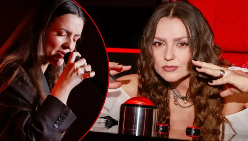 Lanbery, wokalistka z emocjami śpiewa do mikrofonu, a obok niej siedzi zamyślona, z rękami uniesionymi w geście skupienia, gotowa nacisnąć czerwony przycisk.