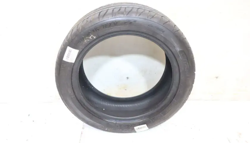 Opona 205/50 R16 87V, idealna do Renault Clio II 1.2, z oznaczeniem "OUTSIDE" i kodem kreskowym.