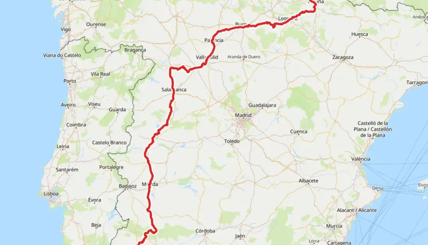 Ruta EuroVelo 1 en rojo, recorriendo Portugal y España, desde el sur de Portugal hasta el norte de España, pasando por Lisboa, Salamanca y Pamplona.