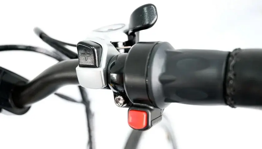 Jak zamontować manetkę gazu w rowerze elektrycznym bez problemów