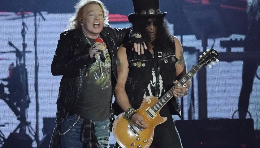 Axl Rose i Slash na koncercie Guns N' Roses w Warszawie. Rockmani w akcji, tłum szaleje!
