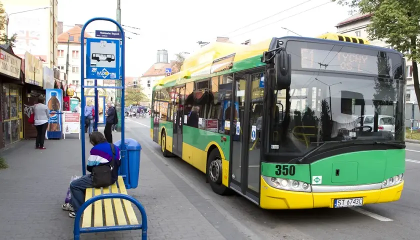 Gdzie odjeżdża autobus 672 w Katowicach? Znajdź przystanek teraz