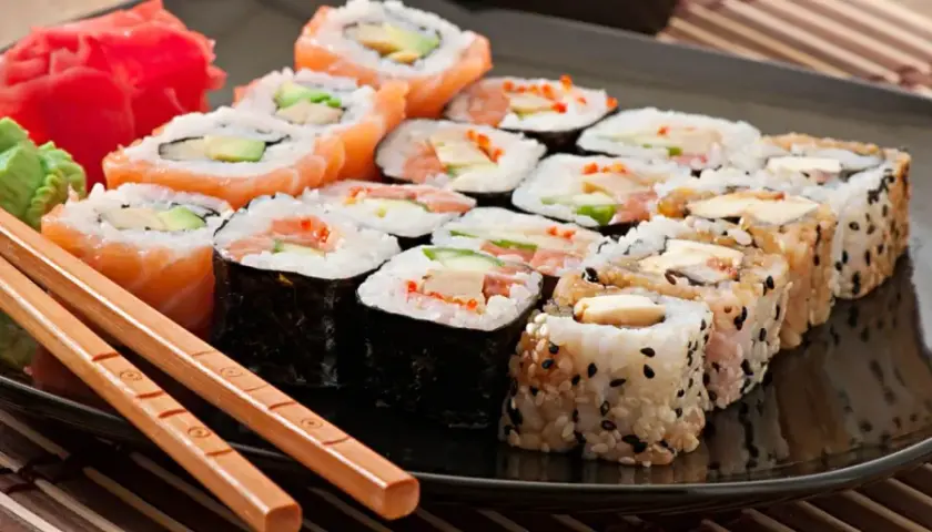 Sushi w Dino? Sprawdzam ceny, jakość i czy warto kupić!