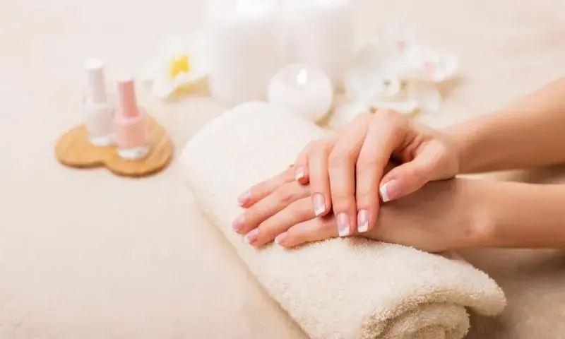 Manicure spa: co to jest i czym różni się od zwykłego zabiegu?
