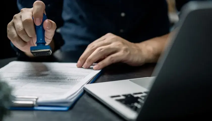 Darowizna nieruchomości a podatek: Jak uniknąć dodatkowych kosztów dzięki pomocy notariusza?