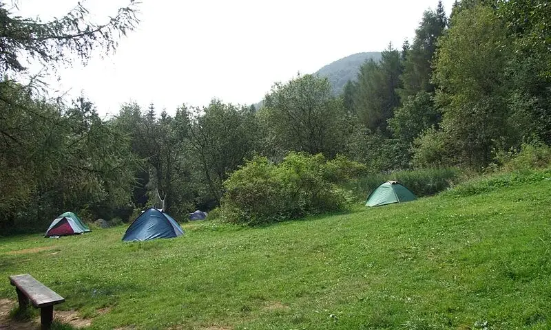 Bacówka PTTK pod Małą Rawką – wszystko, co musisz wiedzieć przed wizytą