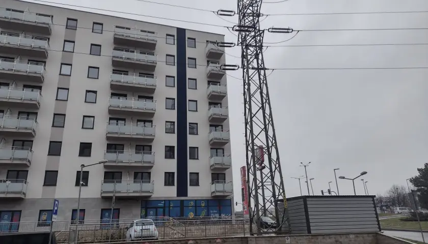 Jakie są instalacje na osiedlu i jak wpływają na komfort mieszkańców