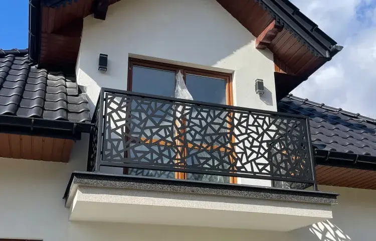 Balustrada aluminiowa czy stalowa - co wybrać, aby uniknąć kosztów?